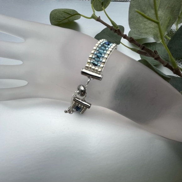 NEW Hand Crafted Blue and Silver Beaded Bracelet - Picture 6 of 10